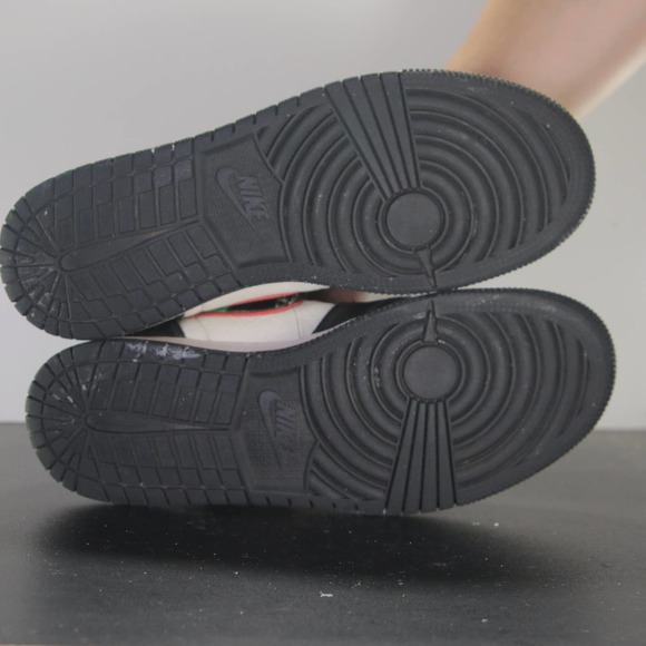 Air Jordan 1 Retro High OG Black Women's Sneakers 004155 Size 7youth/8.5womens - Picture 7 of 8